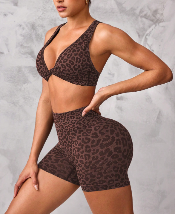 Conjunto deportivo color café